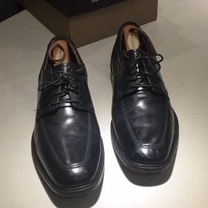 Men’s black leather dress shoes